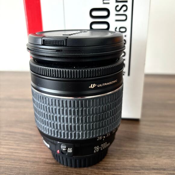 Canon EF 28-200mm f/3.5-5.6 USM Wide Angle Telephoto Zoom Lens - Picture 1 of 2